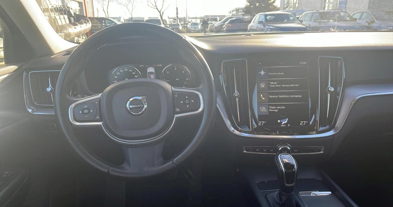 Volvo V60 cena 74900 przebieg: 152400, rok produkcji 2018 z Łochów małe 172